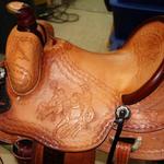 Custom carvings of team ropers and steer heads
Barbed Wire w Santa Fe Diamond Border
Latigo horn wrap
Dark Stirrup Leathers and Cantle
Includes choice of rawhide stirrups
Floral conchos and buckles
Straight-back cantle
Very lightly used - ridden 3 times
This is the saddlemaker's saddle!
16" seat