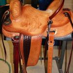 Custom carvings of team ropers and steer heads
Barbed Wire w Santa Fe Diamond Border
Latigo horn wrap
Dark Stirrup Leathers and Cantle
Includes choice of rawhide stirrups
Floral conchos and buckles
Straight-back cantle
Very lightly used - ridden 3 times
This is the saddlemaker's saddle!
16" seat